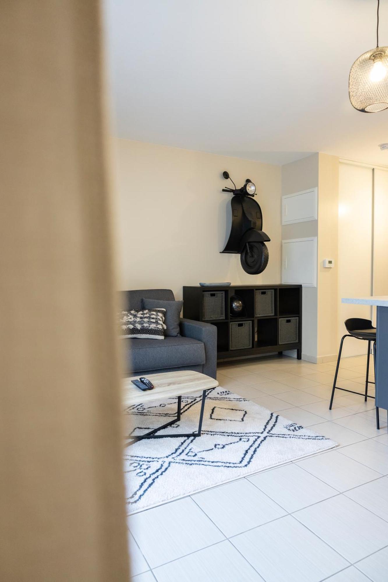 Charmant Studio En Residence Avec Parking บุสซี-แซ็ง-ฌอร์ฌ ภายนอก รูปภาพ
