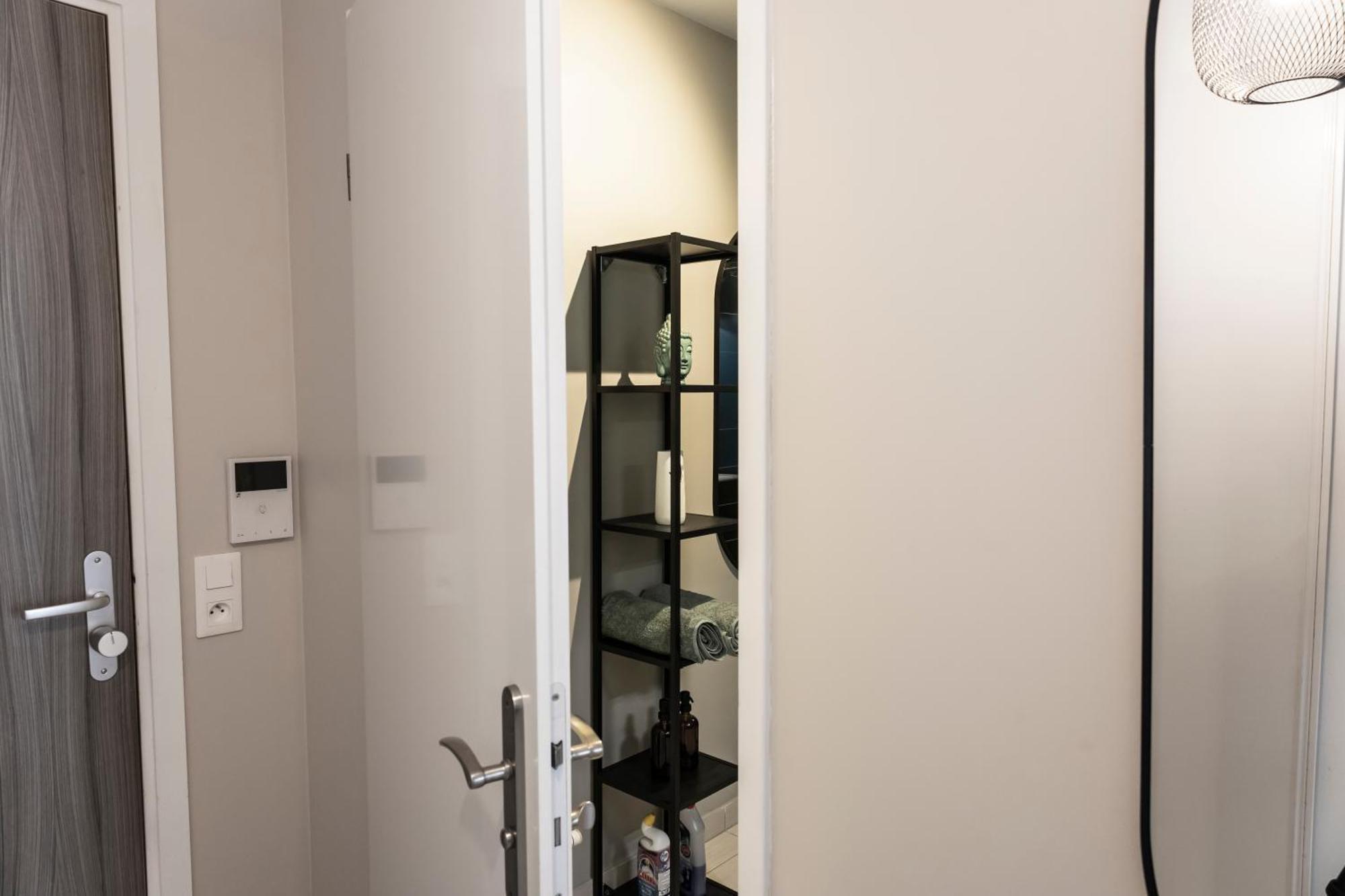 Charmant Studio En Residence Avec Parking บุสซี-แซ็ง-ฌอร์ฌ ภายนอก รูปภาพ