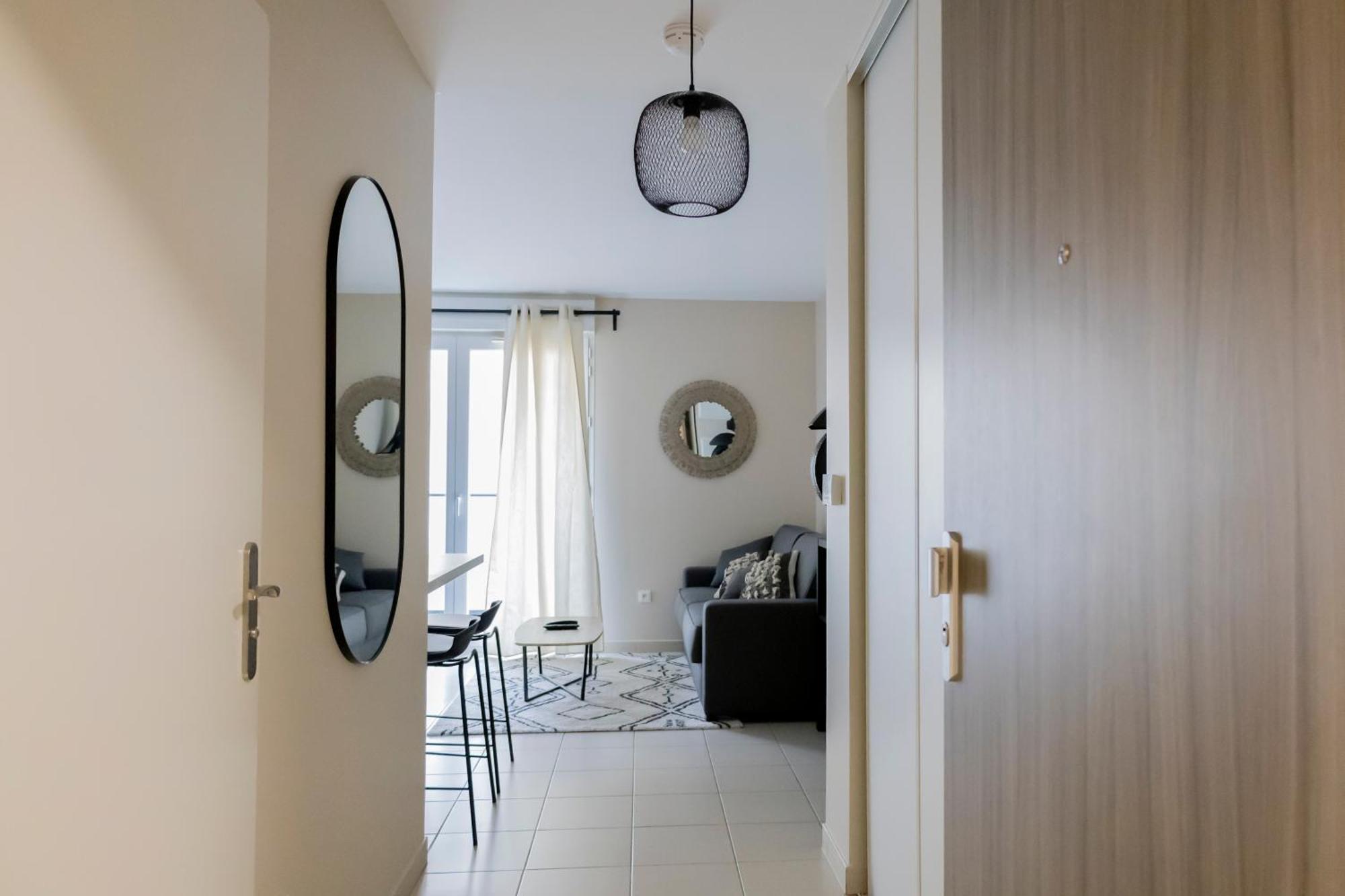 Charmant Studio En Residence Avec Parking บุสซี-แซ็ง-ฌอร์ฌ ภายนอก รูปภาพ