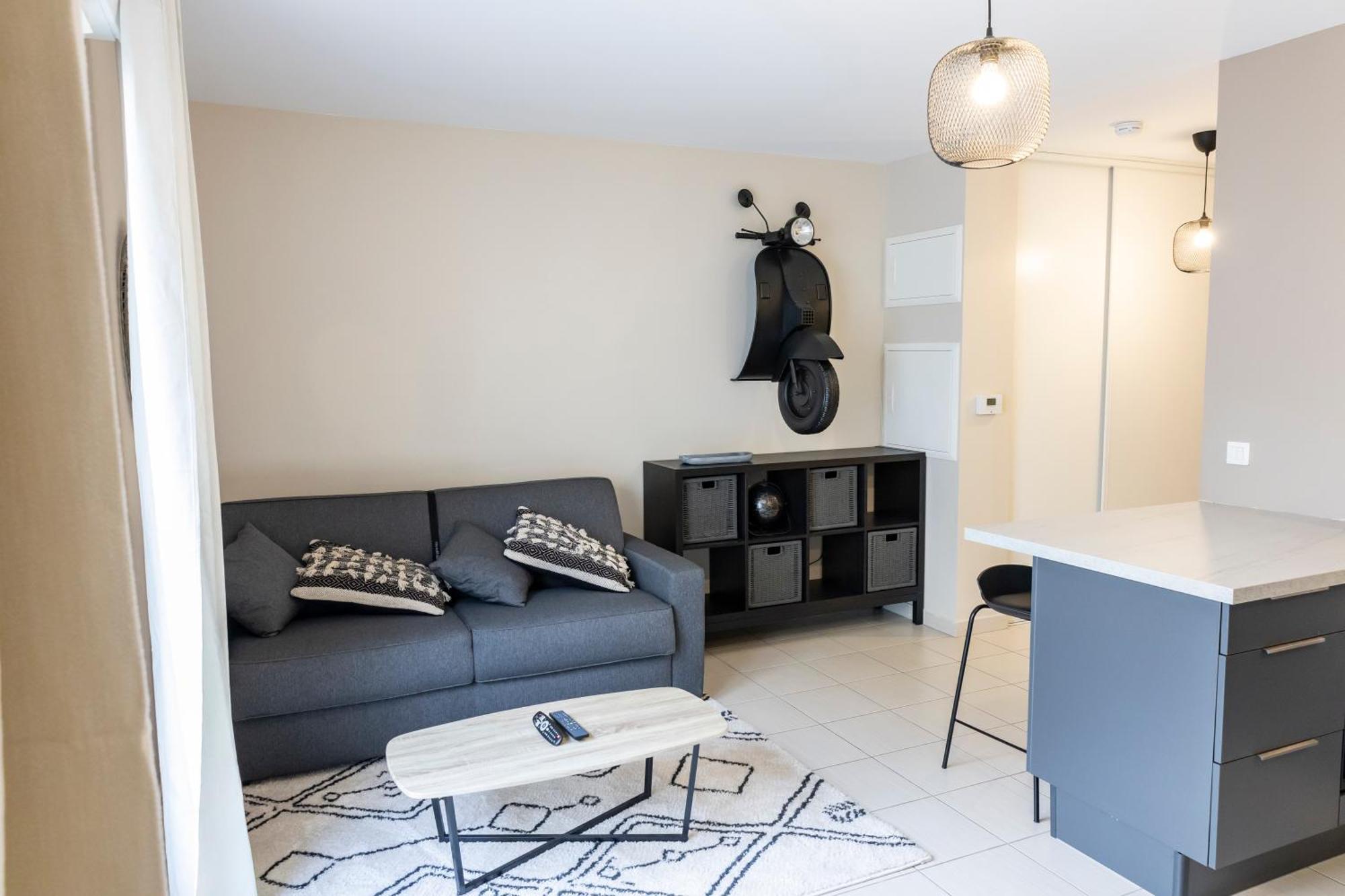 Charmant Studio En Residence Avec Parking บุสซี-แซ็ง-ฌอร์ฌ ภายนอก รูปภาพ